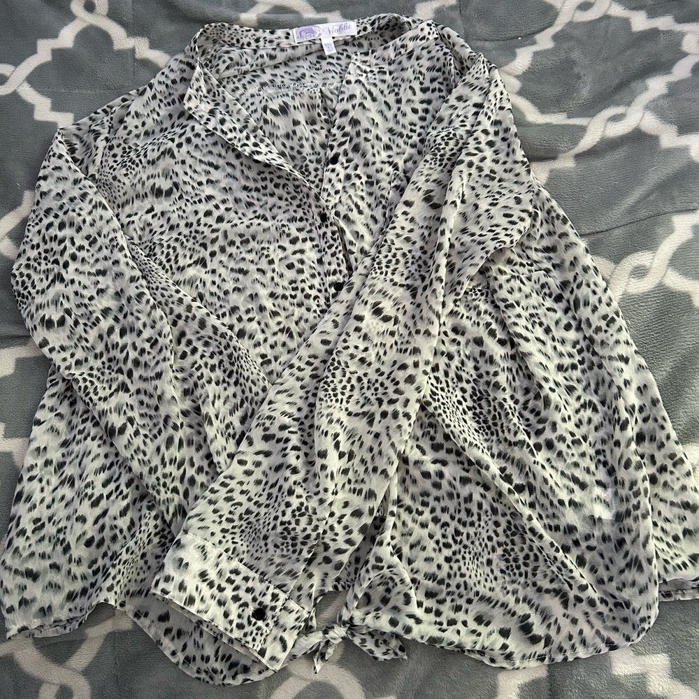black and white long sleeve blouse